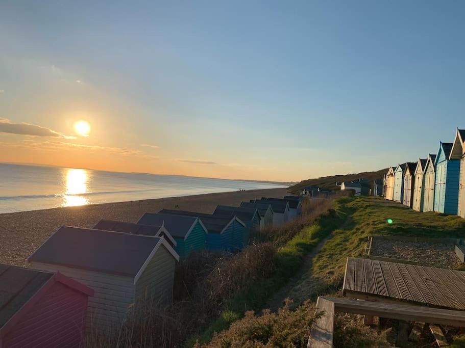 May Cottage - Heart Of Vibrant Village & 10 Mins Walk To Beach Milford on Sea Exterior photo